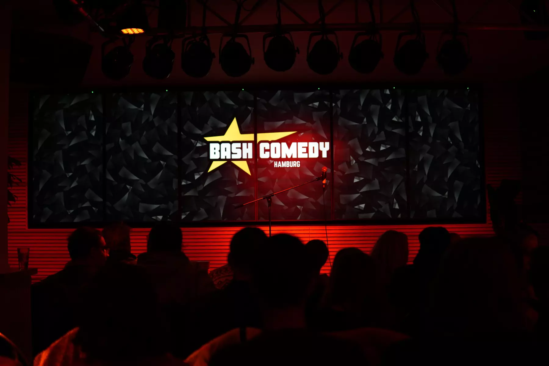 1 Ticket für Bash Comedy im Februar in Hamburg