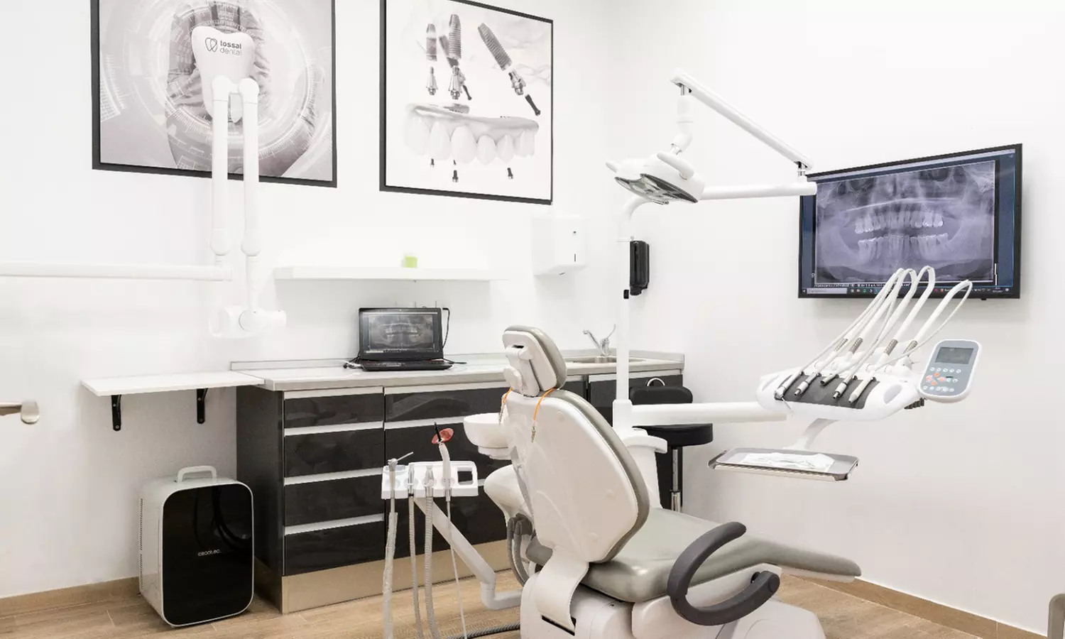 Limpieza bucal con ultrasonidos y opción a curetaje de 1 o 2 arcadas para 1 persona, ahorra hasta un 72% - Primary Image