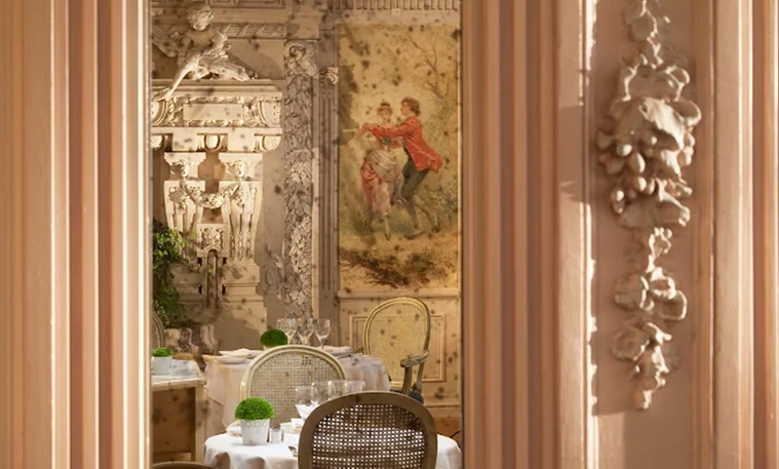 Image 3: Dégustez une cuisine raffinée au restaurant Le Victoria