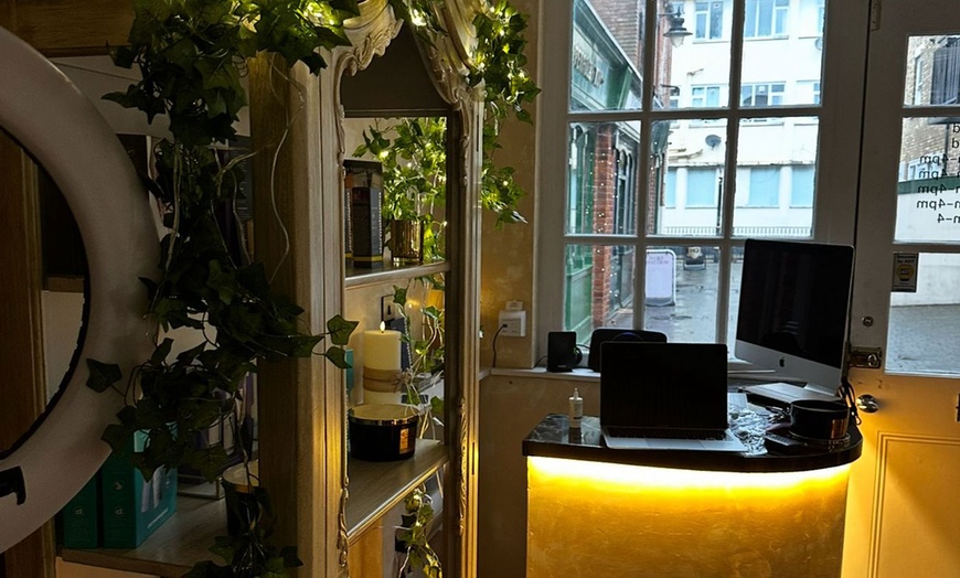 Image 3: Refresh Your Appearance with up to 5 ml of Dermal Filler Treatment