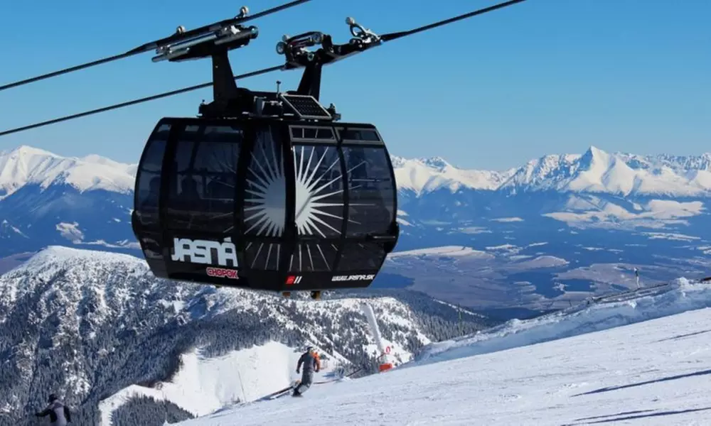 Słowacja, Niżne Tatry: 8 dni dla 2-4 osób i dzieci w hotelu 3* ze skipassem i aquaparkiem z biurem Florian Travel - Primary Image