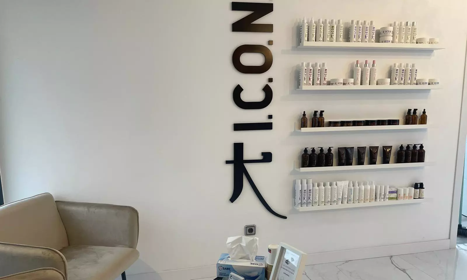 Ritual sensorial de lujo a elegir: head spa, bebida y bombones para 1