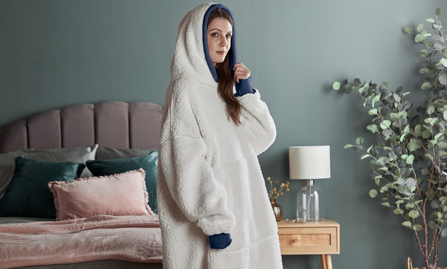 Image 3: Silentnight Snugsie Oversized Reversible Hoodie
