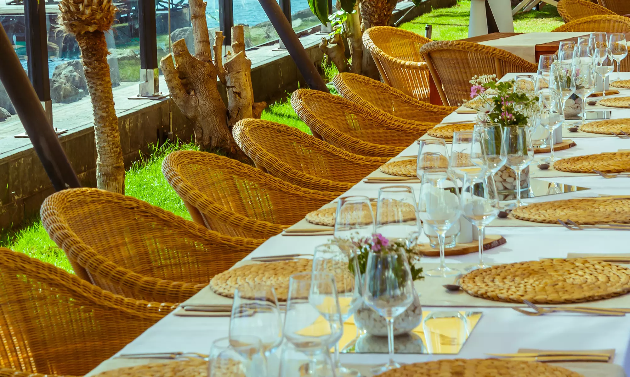 La isla bonita: day pass para 2 personas con cóctel y comida en Maroa