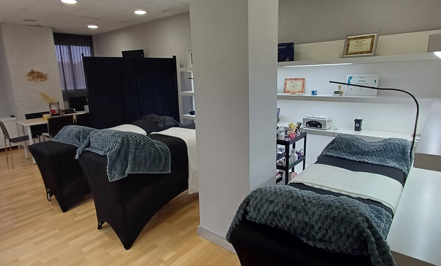 Image 7: Manicura, pedicura o manipedicura semipermanente 