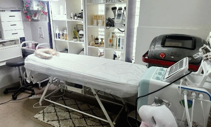 Image 2: 1 sesión de rejuvenecimiento facial o tratamiento Hollywood peel