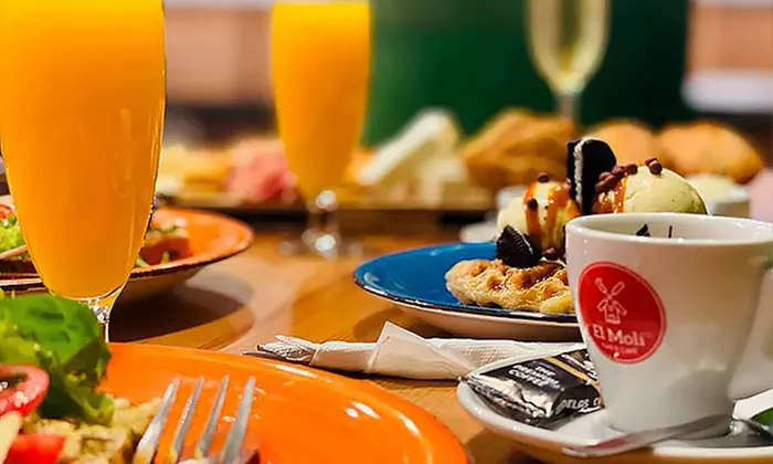 Brunch para 2 o 4 con bocatín, ensalada gourmet, café, postre y bebida