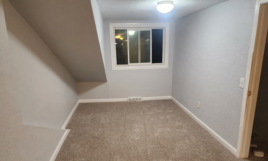 Image 6: House Cleaning, 6 to 8 Windows Cleaning, Move In & Out Cleaning