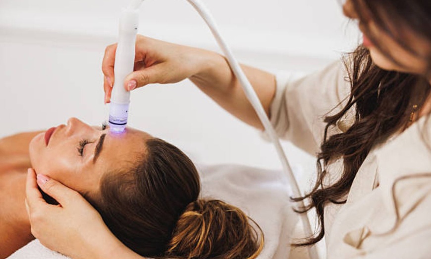 Image 1: Facial express, profunda o hydrofacial con kobido y tratamiento