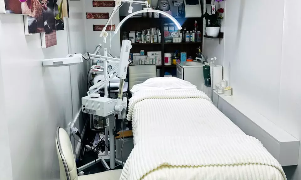 1, 4 or 6 EMSzero Body Sculpting + 30-Min Sauna Session Packages at Flawleesbysaired(Up To 55% Off) - Second Medium