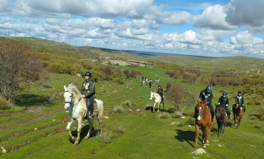 Image 1: Paseo a caballo durante 1 o 2 horas para 2 o 4 personas cerca de Ávila
