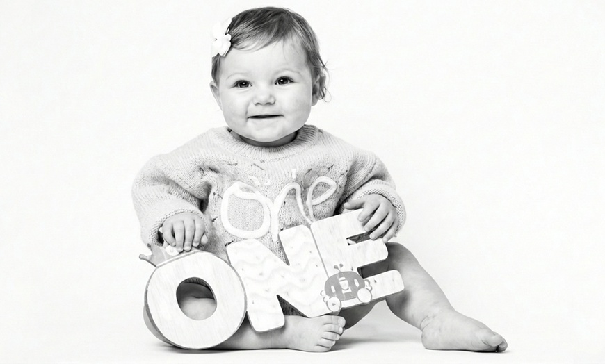 Image 2: Capture Your Baby's Joyful Milestones with Cake Smash Session