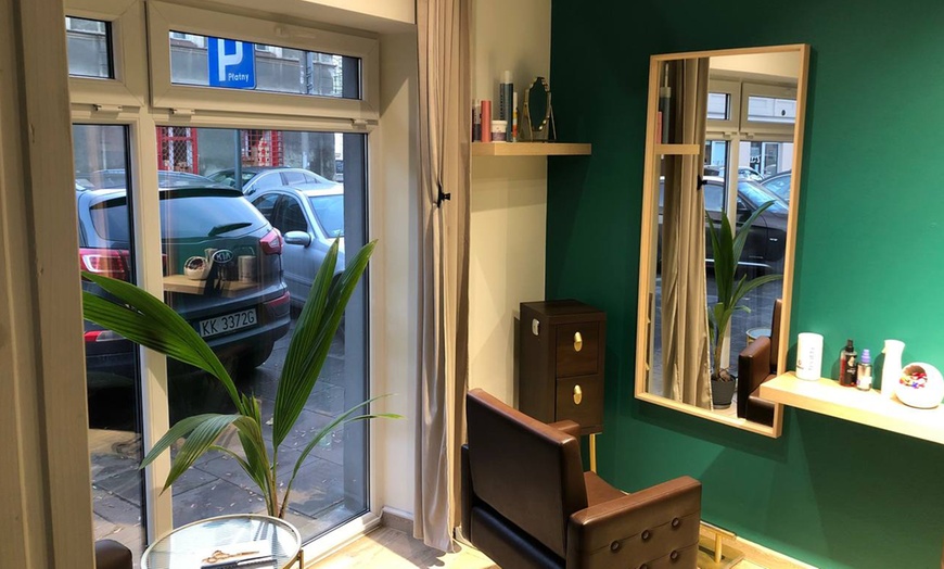 Image 5: Zadbaj o swoje włosy – koloryzacja, strzyżenie i regeneracja