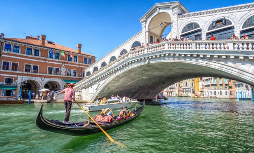 Image 2: Venezia: soggiorno in camera matrimoniale per 2