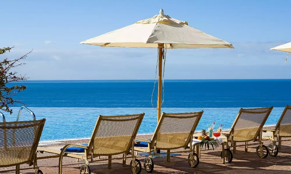 Relax a dúo junto al mar: acceso a piscinas de hotel 4*, spa y masaje