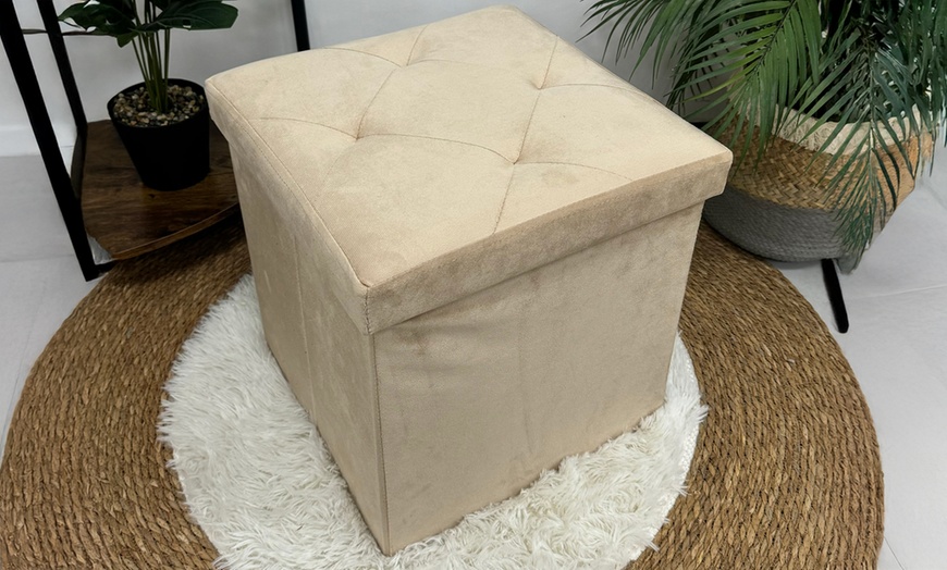 Image 6: Eleganter, gepolsterter Samt-Pouf mit Stauraum