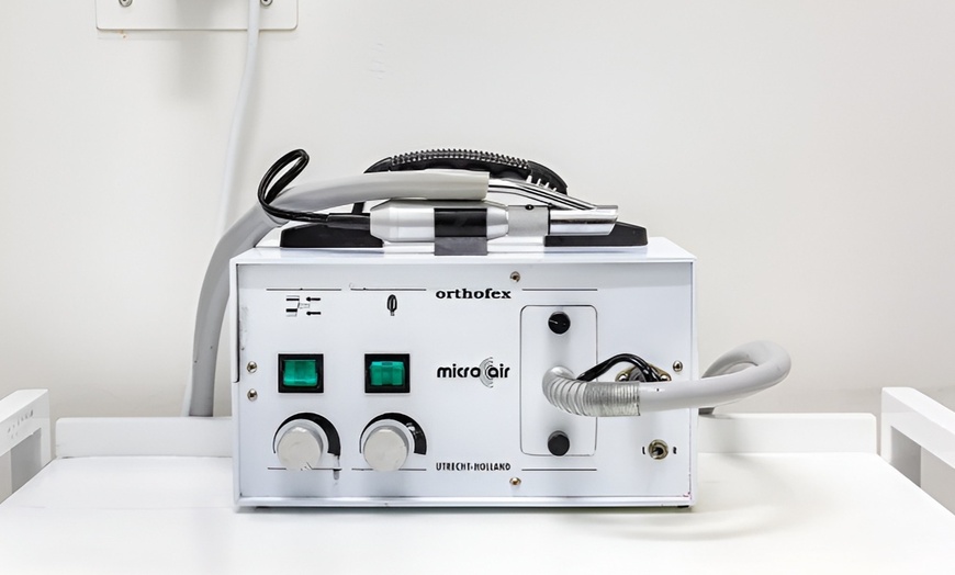 Image 16: Manicure of nagelbehandeling naar keuze