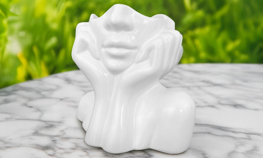 Image 1: Vaso decorativo a forma di mezzo busto femminile