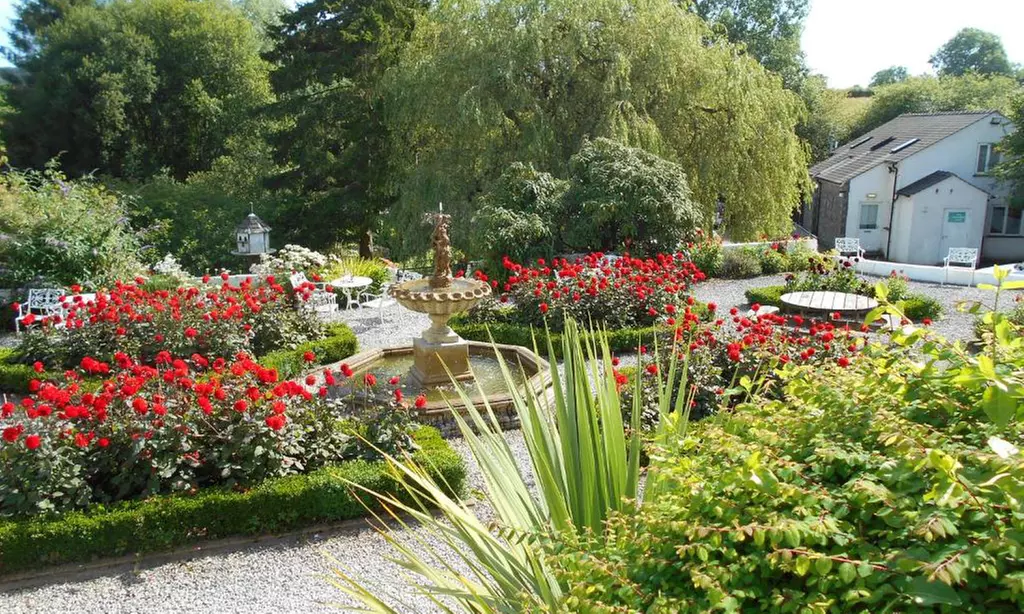 Cumbria: Double Room with Breakfast and Prosecco