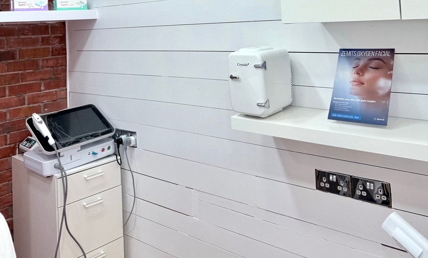 Image 3: Deep Cleanse, Hydrate & Glow with One or Three HydraFacials 