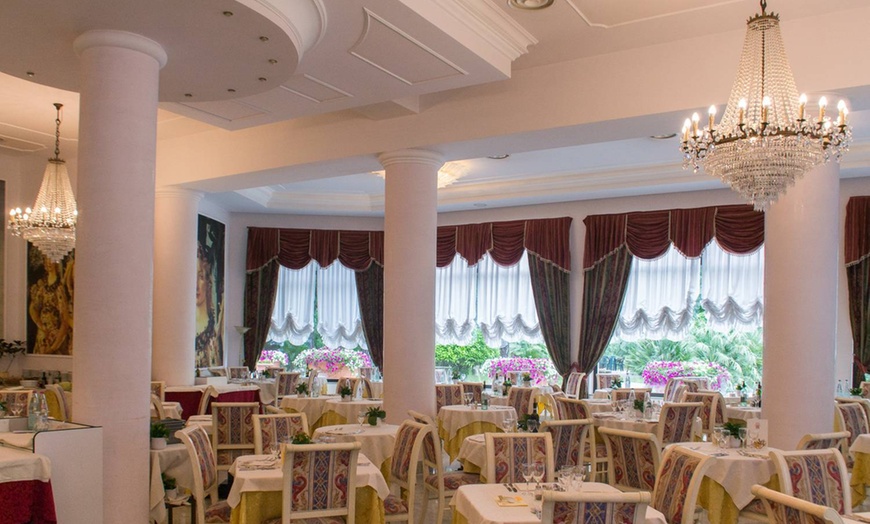 Image 23: Abano Terme 4*: Smart Room con mezza pensione e piscine termali