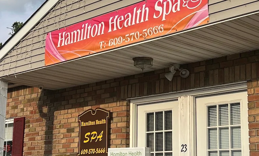 Image 4: Renew & Glow: Hot-Stone Massage with Aromatherapy & Body Scrub