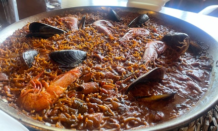 Para 2 personas: menú mediterraneo clásico con 2 entrantes, 1 principal y 2 bebidas - Garry platja