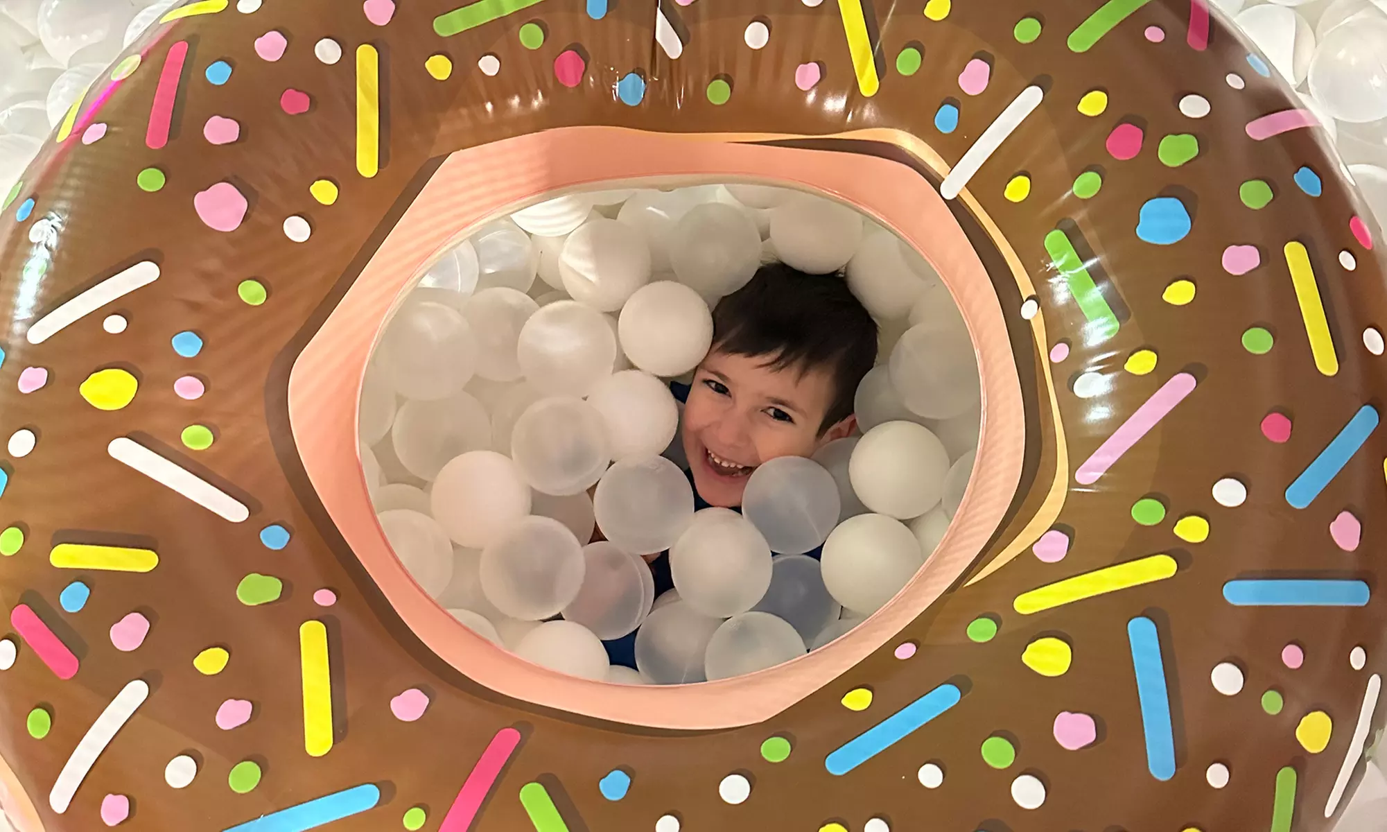 Saltos en camas elásticas y piscina de bolas para hasta 4 personas