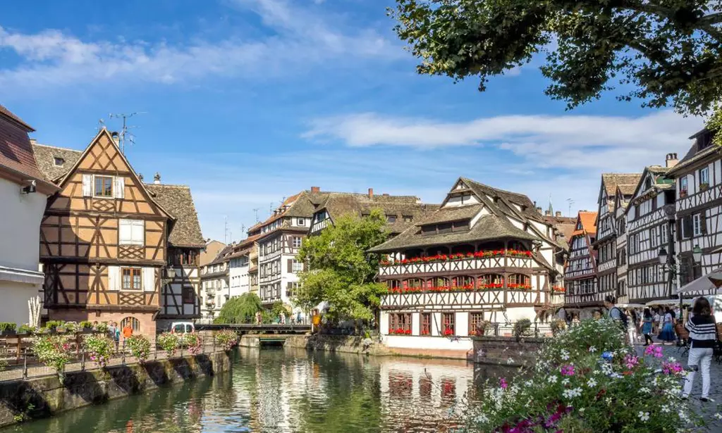 Nähe Straßburg: Doppel- oder Kingsize-Zimmer mit Frühstück, Sauna und Museum