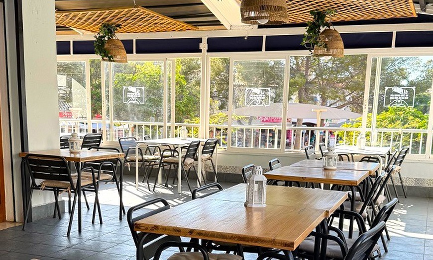 Image 4: Menú de smash burger con entrante, patatas y bebidas para 2 o 4