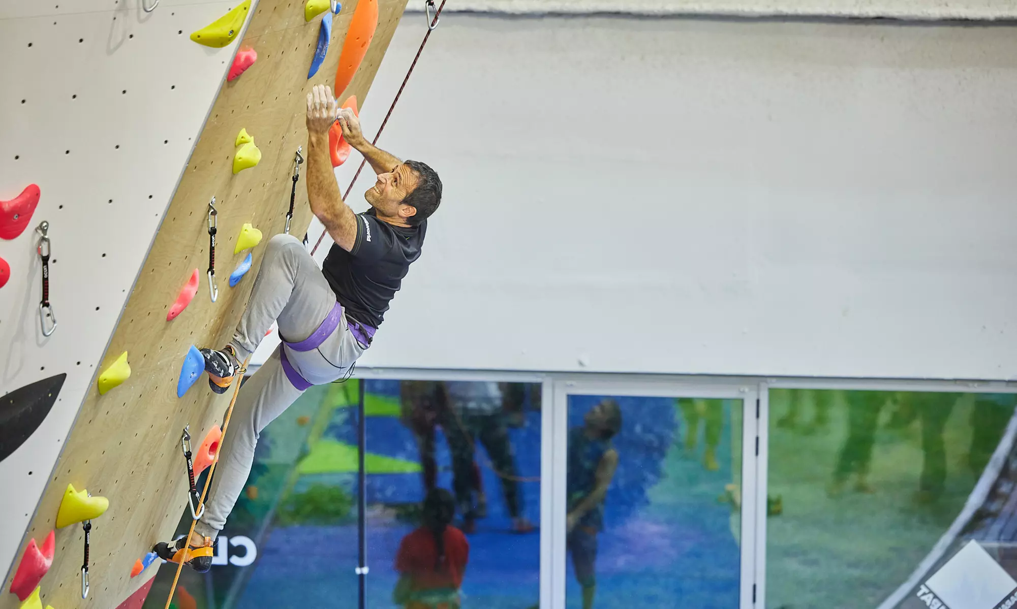 ¡Escala sin límites! Acceso libre a rocódromo para niños o adultos