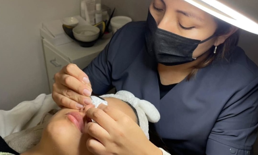 Image 5: Limpieza facial con tratamientos adicionales en opción para 1 persona 