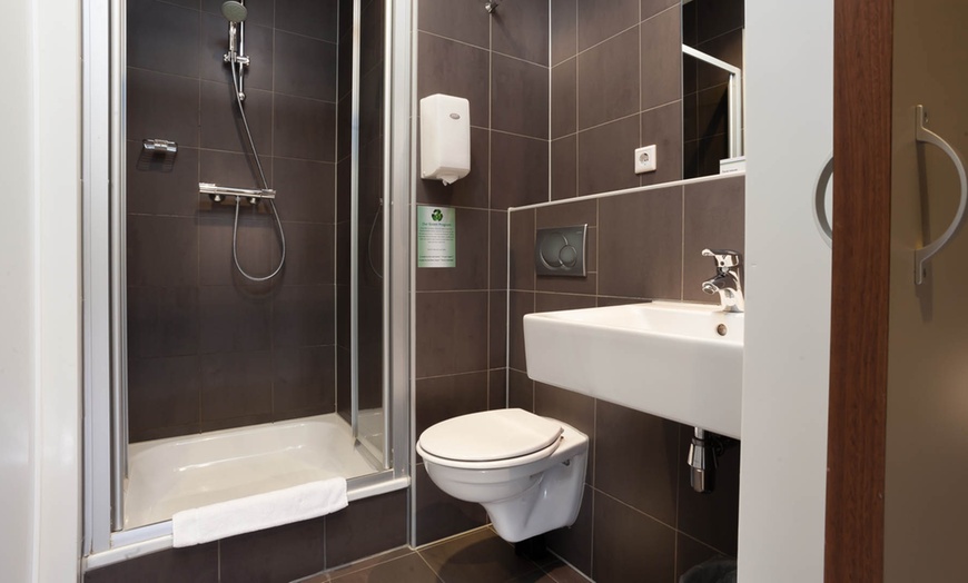 Image 8: Zaan Inn: twin- of king tweepersoonskamer of family suite met ontbijt