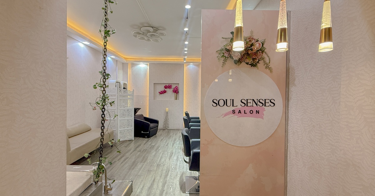 Expert Hair Services: Cuts, Colors, Smoothing & Blow-dries By Stylists Expert Hair Services: Cuts, Colors, Smoothing & Blow-dries By Stylists