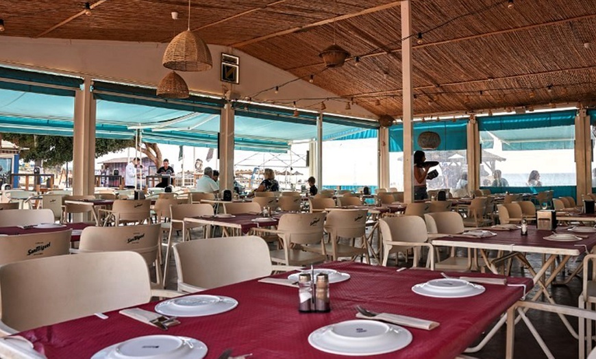 Image 8: Menú de arroces para 2 o 4 en primera línea de playa