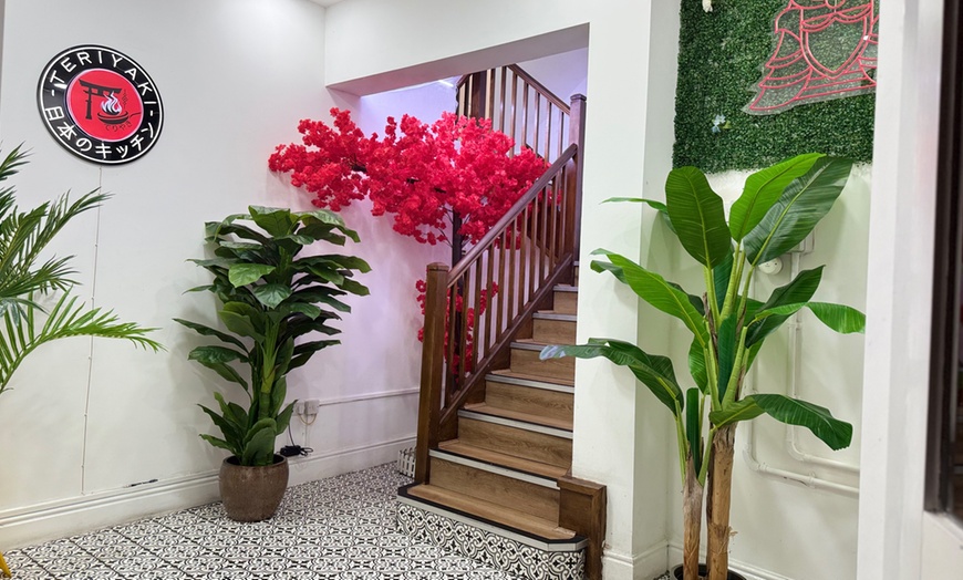 Image 5: Sushi Feast for Two: 30 or 50 Pieces + Drinks Included