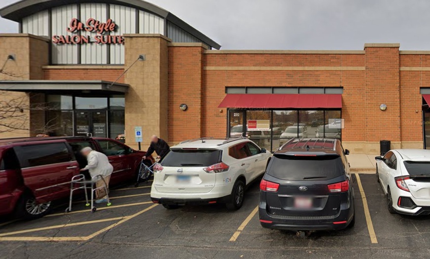 Image 4: New Blue Facial, Microcurrent Facial-Toning Facial / LED Lights Facial