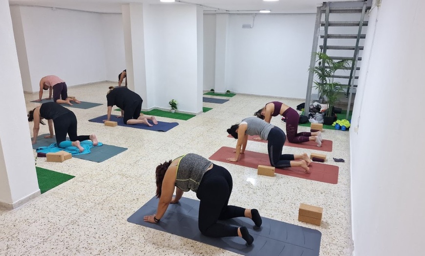 Image 2: Elige tu estilo de yoga y disfruta de 1 o 3 meses de práctica