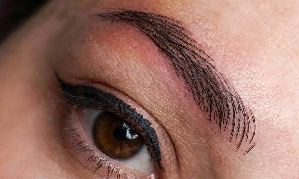 Microblading de cejas, perfilado o micropigmentación de labios para 1