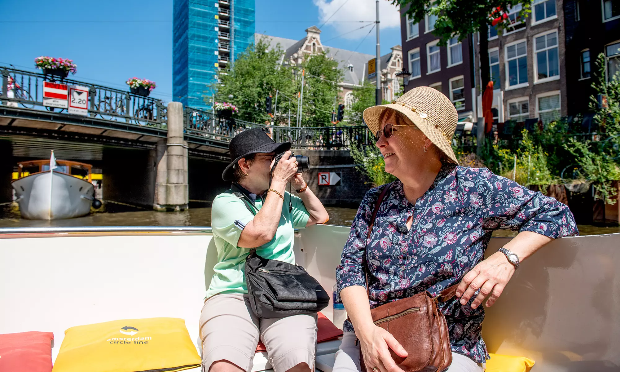 Vaar mee door het hart van Amsterdam: rondvaart door de grachten