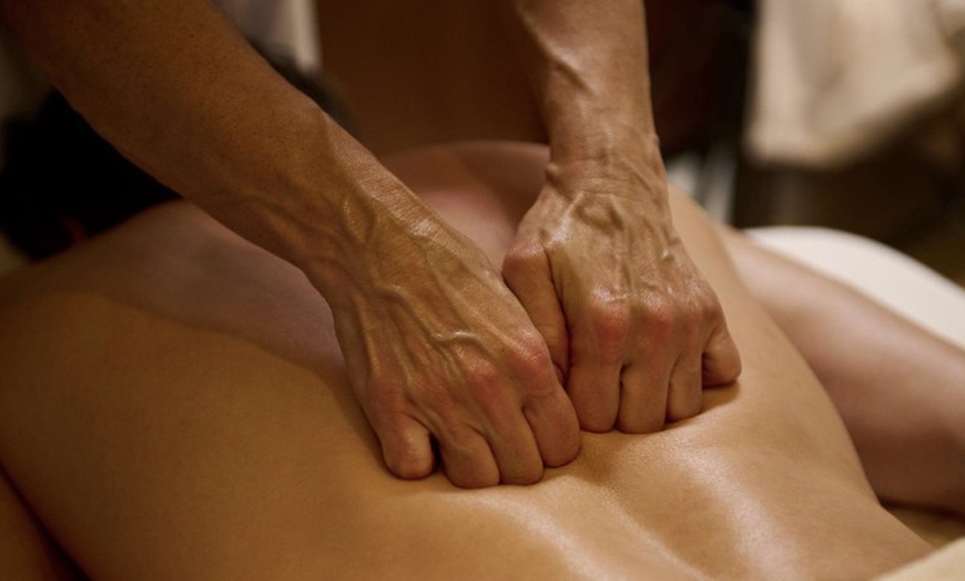 Image 3: Swedish or Deep Tissue with Champagne or Chocolate for Couples