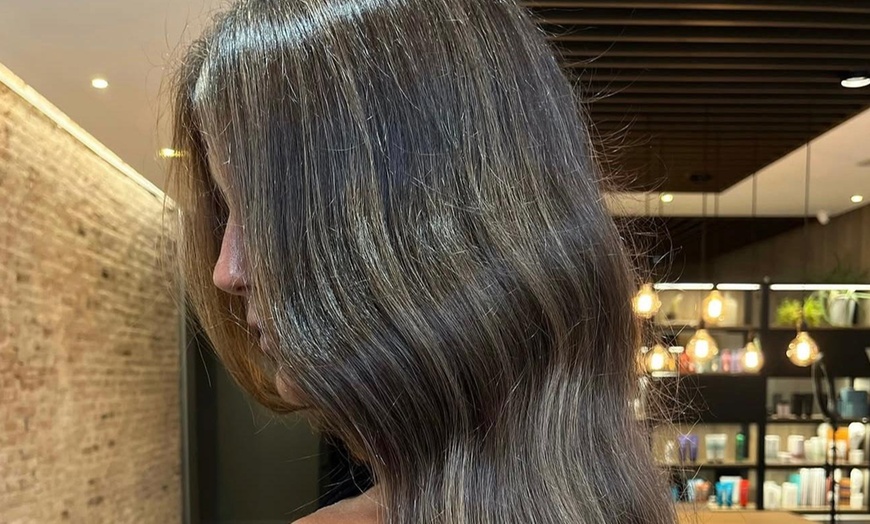 Image 3: Corte de pelo y peinado o tratamiento capilar detox o reparador para 1