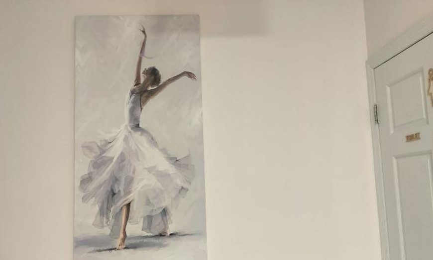 Image 7: 60-Min Body Massage Spa, Essential Oil w/ Free 15-Min Guasha & More