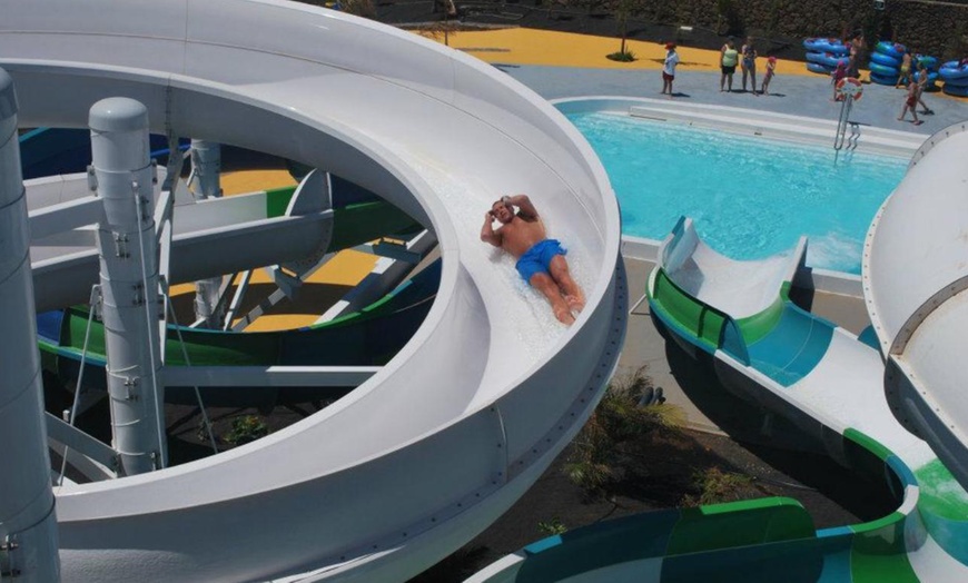 Image 20: Entrada para niño o adulto a parque acuático Aqualava en Lanzarote