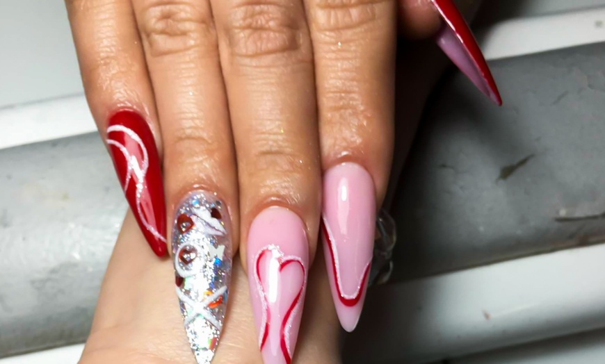 Image 3: Bis zu 25% Rabatt auf den Mani-Pedi - Schellack / Splitterfest / Gel bei HH Beauty Nagelstudio & Lashes