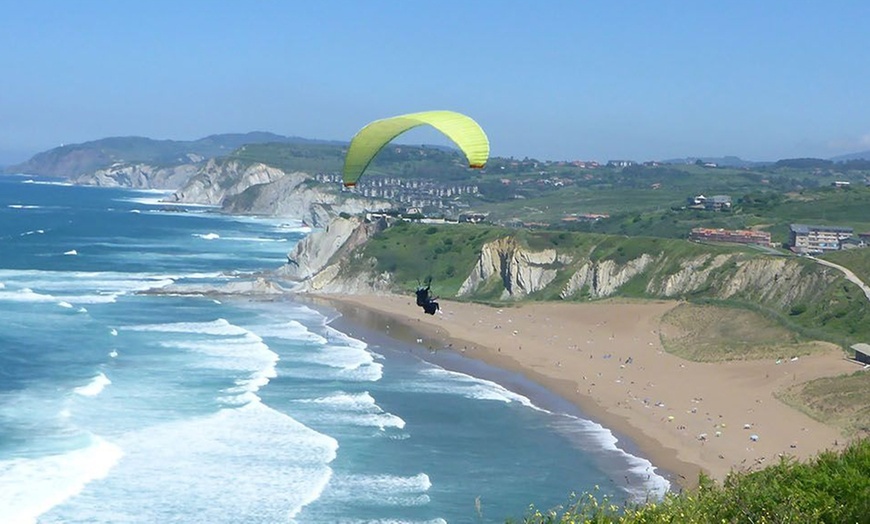 Image 10: Bautismo de vuelo en parapente biplaza para 1 o 2 adultos