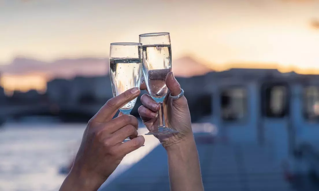 River cruise on the Thames with live music and canapés