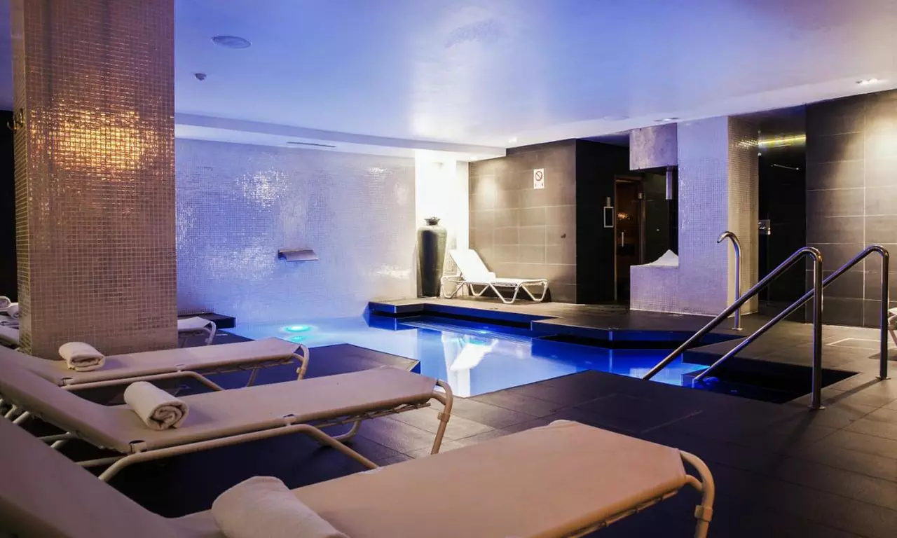 Circuito de spa para 1 o 2 personas con copa de cava y opción a masaje