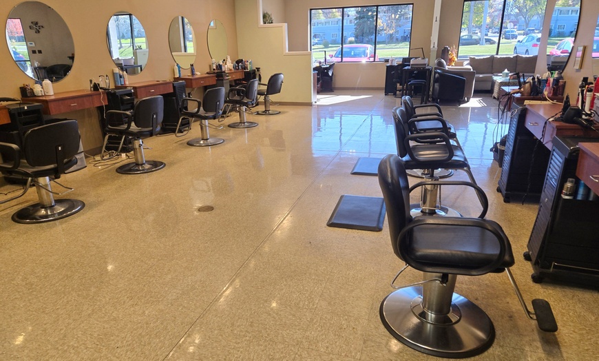 Image 3: Keratin Deep Conditioning Treatment w/ Cut, Blow Dry & Style with Optional Shellac Manicure ( Up to 30% Off ) 