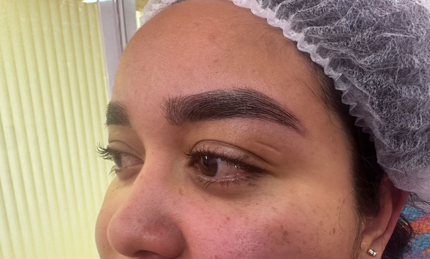Image 2: Cejas impecables con laminado, depilación con hilo y tinte con henna